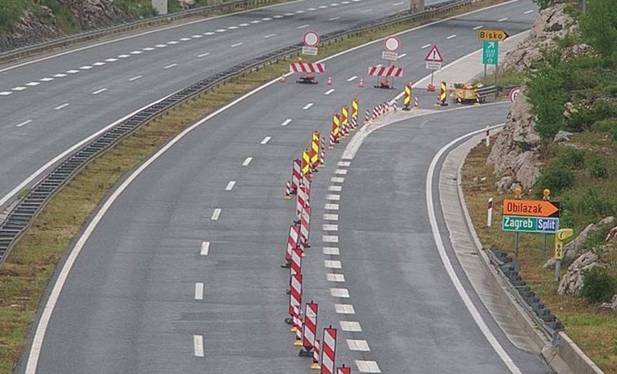 HAK UPOZORAVA Kolnici skliski, a ima i magle. Katamarani su u zastoju. Evo gdje su 'kolapsi'