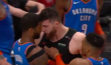 Nurkić namjerno postavio nogu Westbrooku pa dobio po nosu