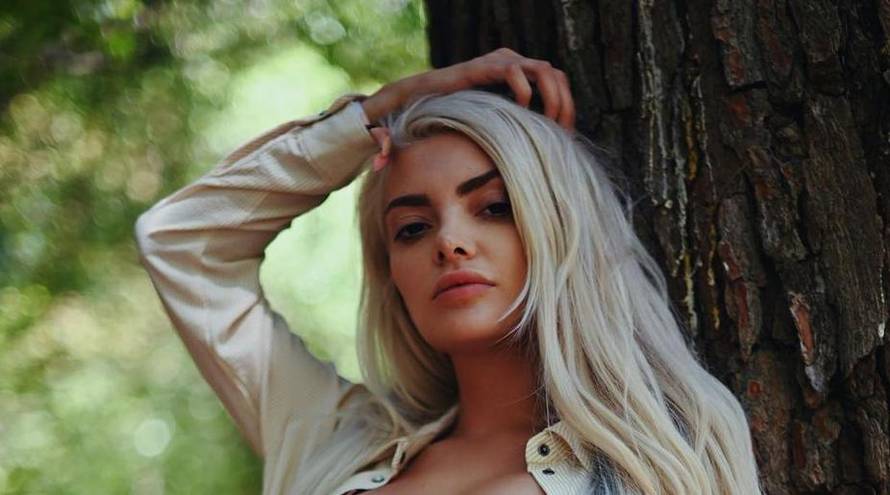 Elli Dvornik Instagram ponovno uklonio fotke: 'Nemam gaće'