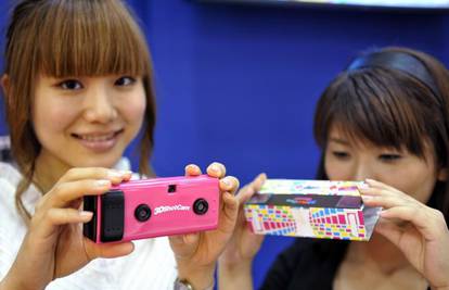 Japanski Tomy predstavio 3D fotoaparat za djecu