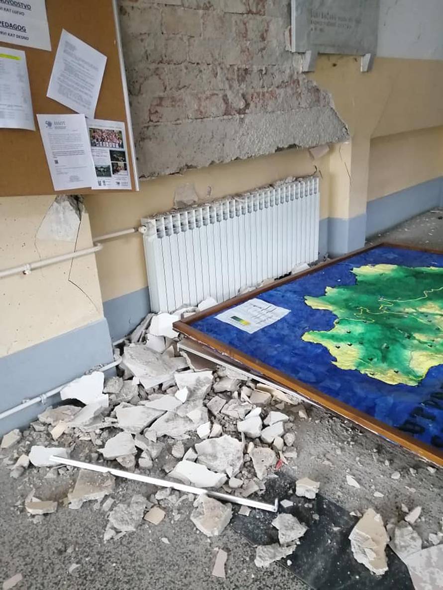 Ela (7): Strah me potresa, jedva čekam da nam započne online nastava i da dobijem tablet