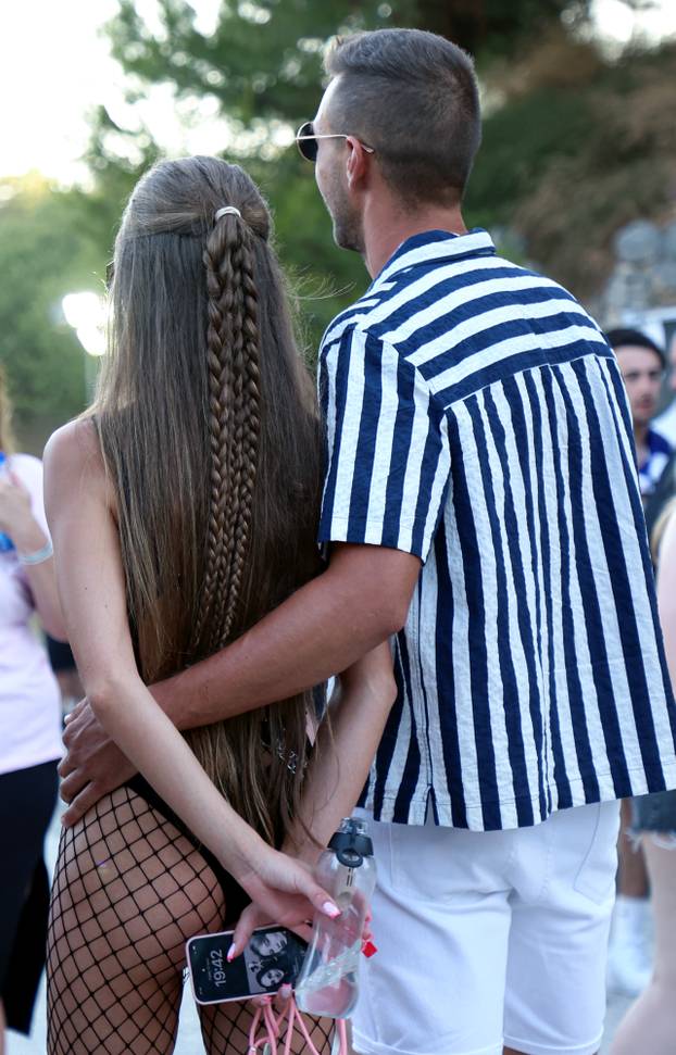 Split: Okupljanje posjetitelja prije otvaranja 10. Ultra Europe festivala