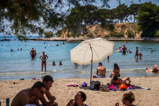 Split:  Prvi dan ljeta na plaži Firule
