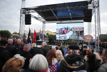 FOTO Komemorativni program u Škabrnji: Stigle su stotine ljudi, državni poslanici, HOS-ovci...