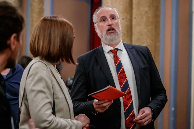 Brkovi i brade! Ovako bi naši političari izgledali da se ne briju