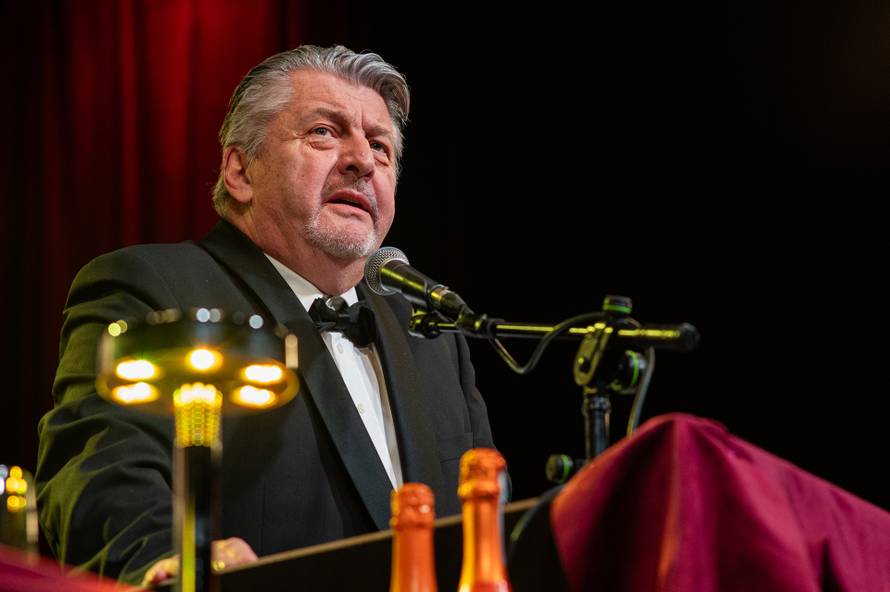 Zagreb: 40 godina Zuhre "Toast and Roast"