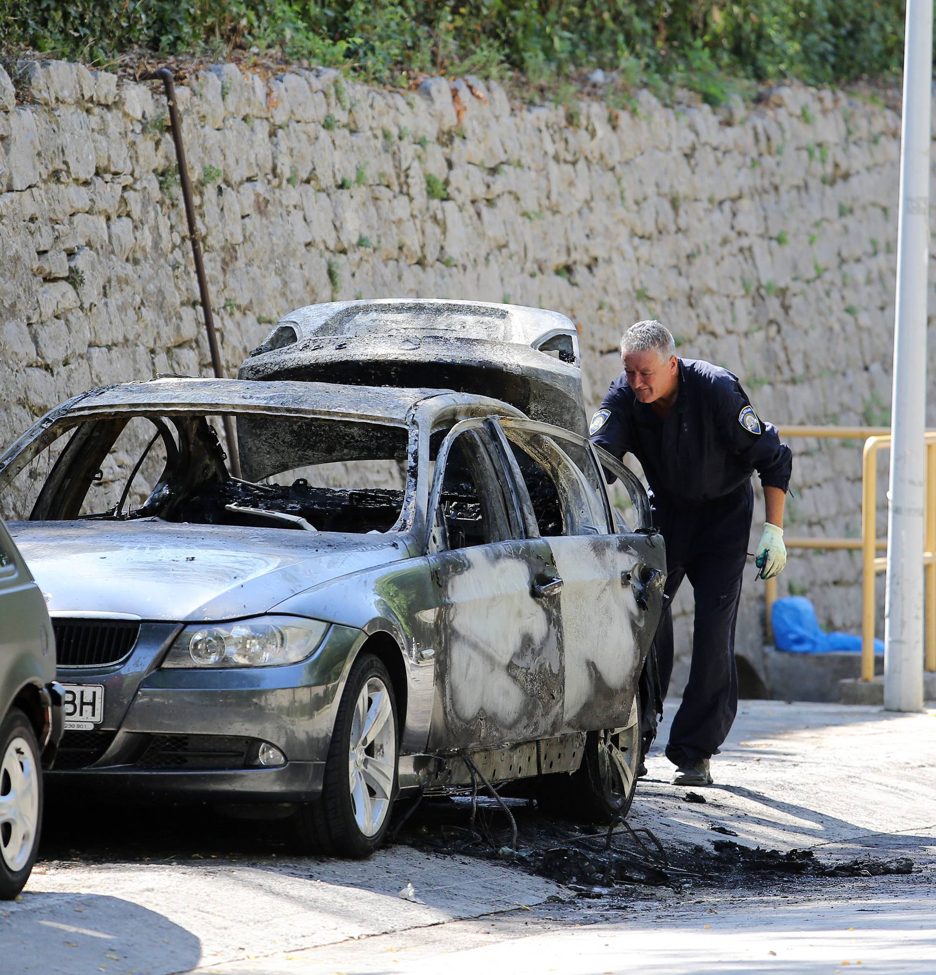 Napali bugarske navijače usred Zadra i zapalili im automobil