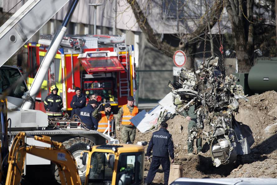 Zagreb: Dio letjelice konačno izvučen