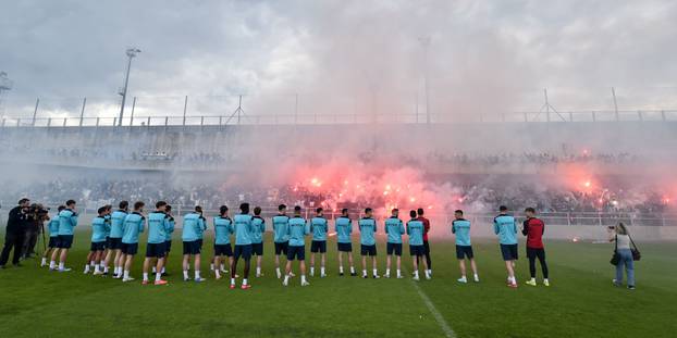FOTO Navijačko ludilo u Rijeci! Navijači u velikom broju stigli na trening uoči dana odluke
