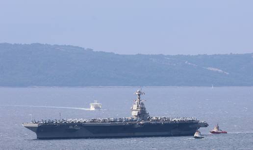 FOTO Američka grdosija stigla u Split! Na nosaču aviona je 5000 članova posade. Dug 333 metra