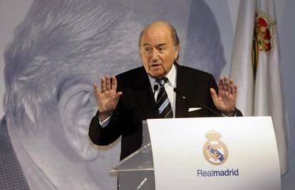 Sepp Blatter želi strože kazne za grube startove