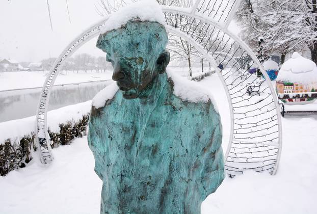 Snijeg je prekrio Sisak 