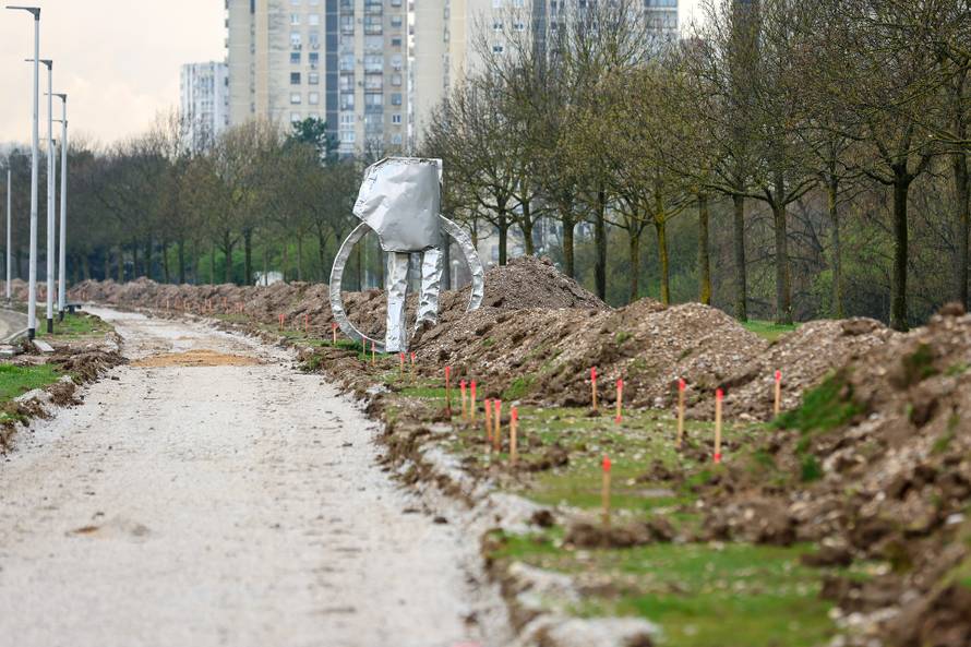 Zagreb: Skulptura tri žabe na savskom nasipu u parku skulptura