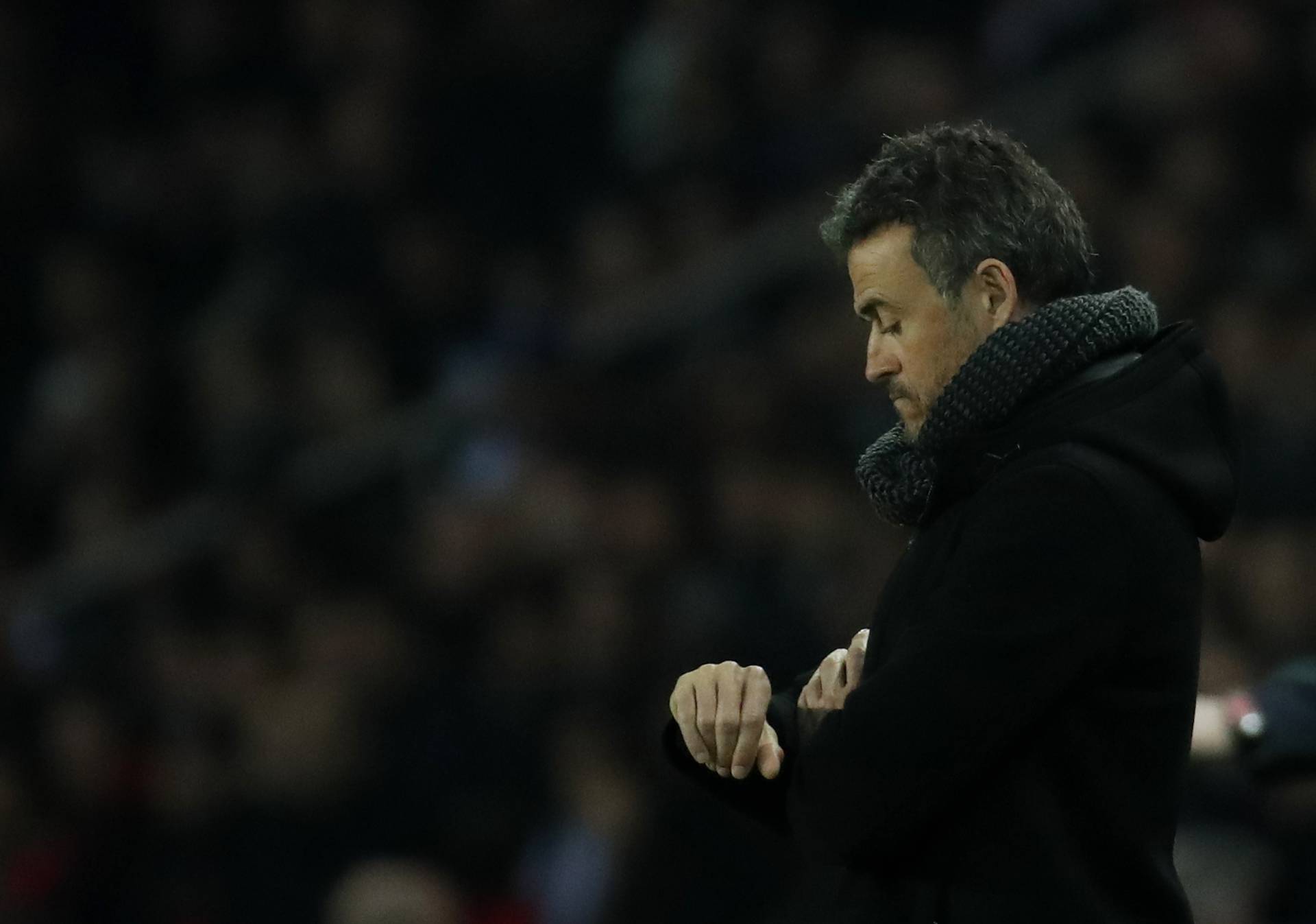 Barcelona coach Luis Enrique looks dejected