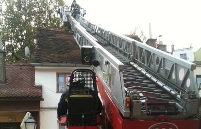Pozvali vatrogasce da maknu susjedov stari, opasni dimnjak