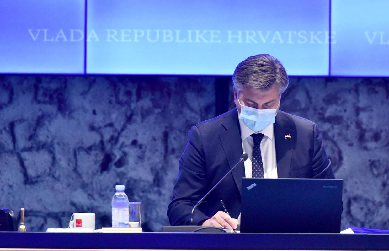 Plenković: Produžuje se radno vrijeme kafića te se ukida i samotestiranje djece za školu
