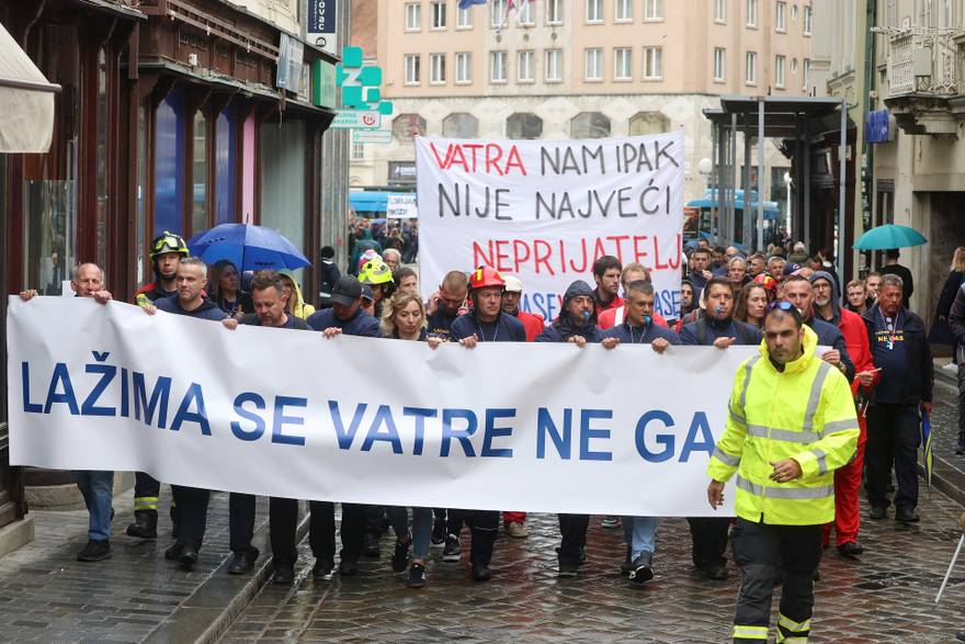 Veliki prosvjed profesionalnih vatrogasaca