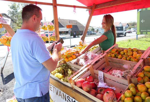 Zagreb: Kristina Penava, prodavačica mandarina kod Podsusedskog mosta
