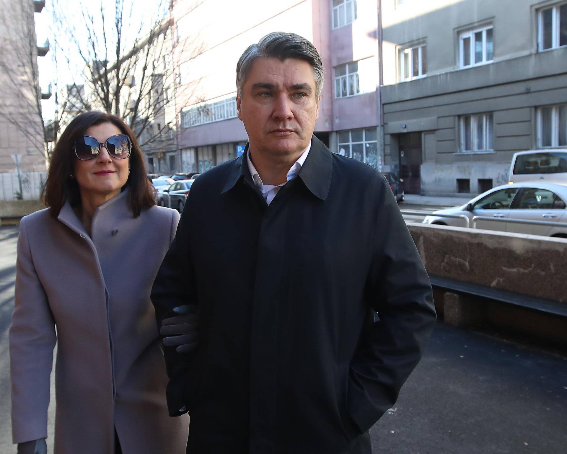Zagreb: Zoran Milanović sa suprugom Sanjom dolazi na glasanje