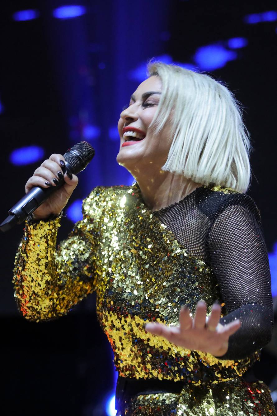 Frankfurt gorio do pet ujutro: 'Na Grdovićev hit trgali majice'