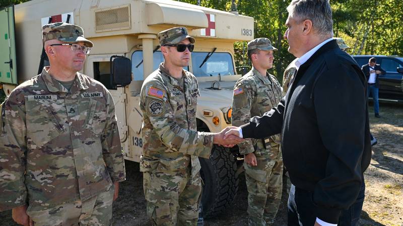 FOTO Milanović posjetio vojni kamp u Minessoti: Naši ljudi su ponosni na ovu suradnju