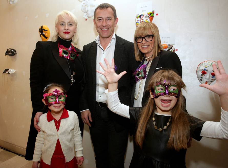 Poznati radili maske i skupljali novac za  "Školu u bolnici"