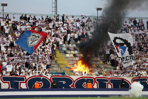 Rijeka: Zapaljene stolice na tribini gdje se nalazi Torcida