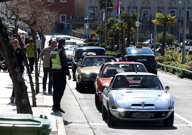 Šibenik: Uskršnji Oldtimer Promo Tour na šibenskoj rivi 