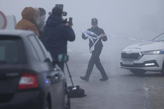 Vatrogasci i policija ispred CIAK-a gdje je tijekom noći izbio požar