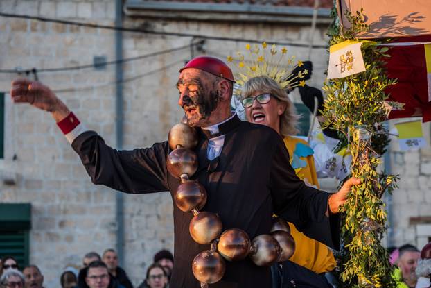 Tito i Ante Pavelić spaljeni kao Krnje u Kaštel Starom