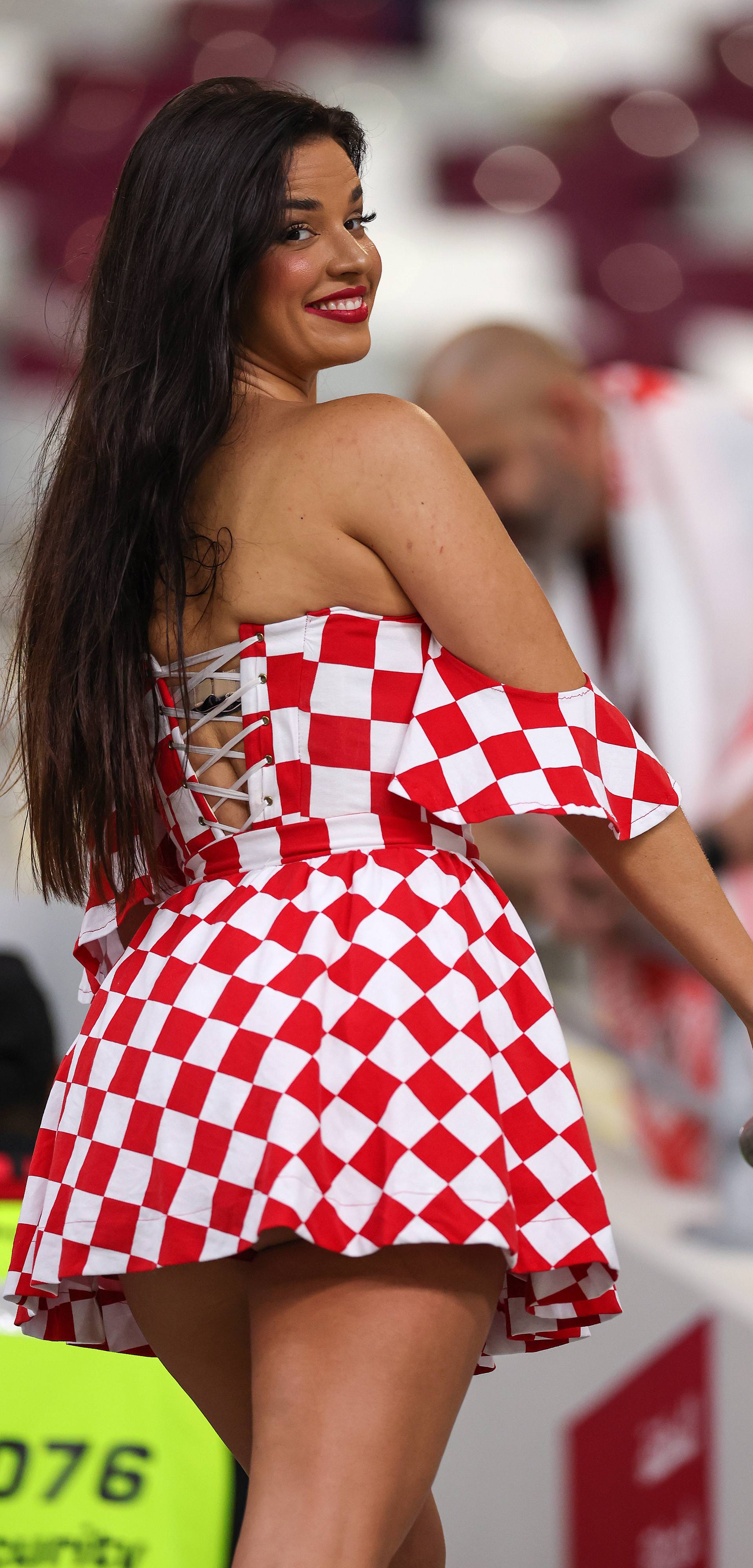 KATAR 2022 - Ivana Knoll u haljini s kockicama na utakmici Hrvatske i Kanade 