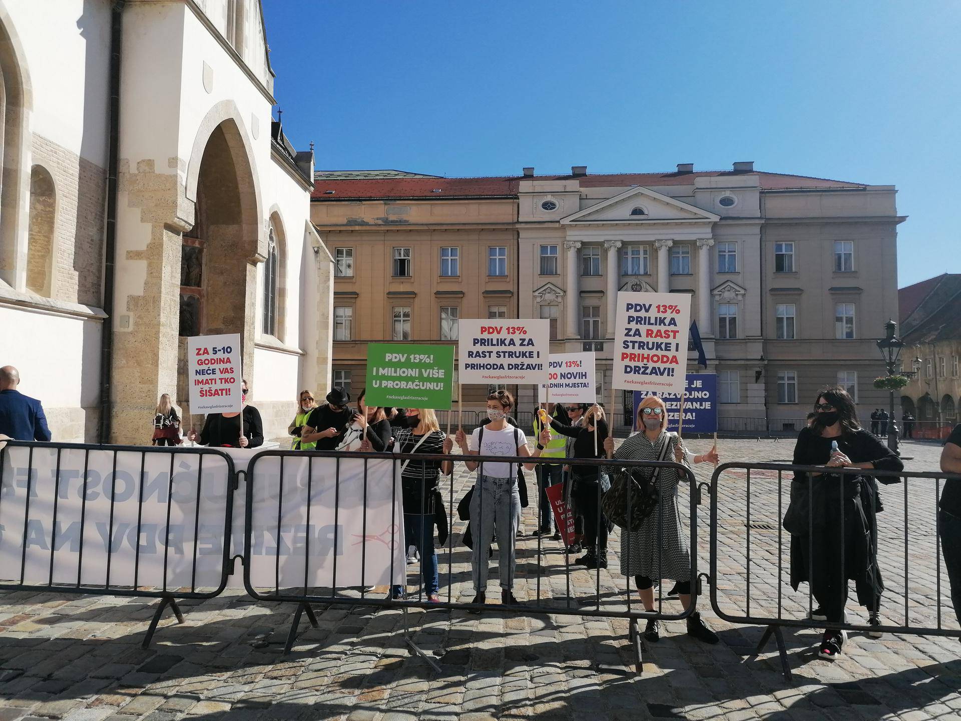 Zagreb: Prosvjeduju frizeri, a u podne se zatvaraju i kafići