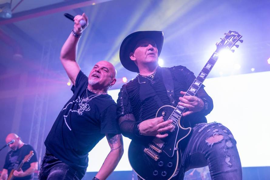 Županja: 13. božićni koncert Opće Opasnosti i prijatelja