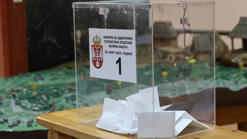 Lokalni izbori u Srbiji uz brojne incidente i nepravilnosti: Na biralištima tučnjava, policija...