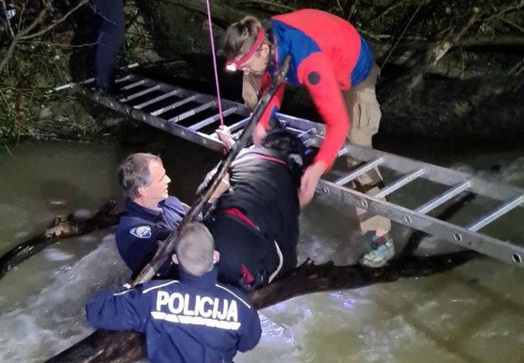 Policajac sinoć izvukao ženu iz nabujale Dragonje, sada izvan službe traži i njezinu kćer (10)