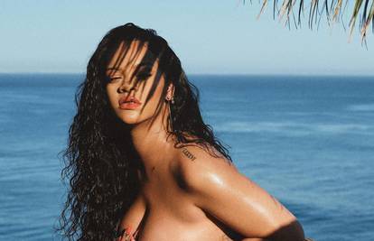 Trudna i polugola: Rihanna je senzualno pozirala na plaži, a grudi ukrasila samo nakitom...