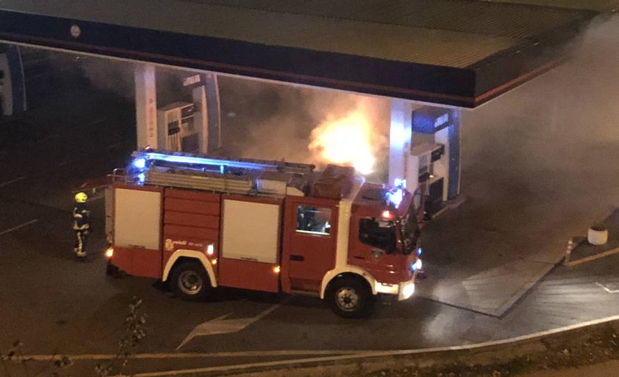 Planuo je auto na benzinskoj u Zagrebu: 'Svi su se razbježali'