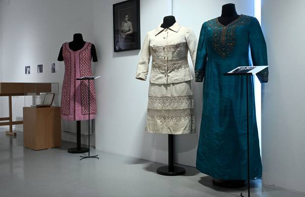 Zagreb: U Srpskom  kulturnom centru, fondacija Jovanka Broz održava izložbu haljina i torbi