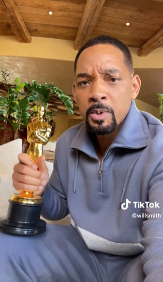 VIDEO Will Smith snimio se s kipićem Oscara, ismijao incident u kojem je ošamario voditelja...