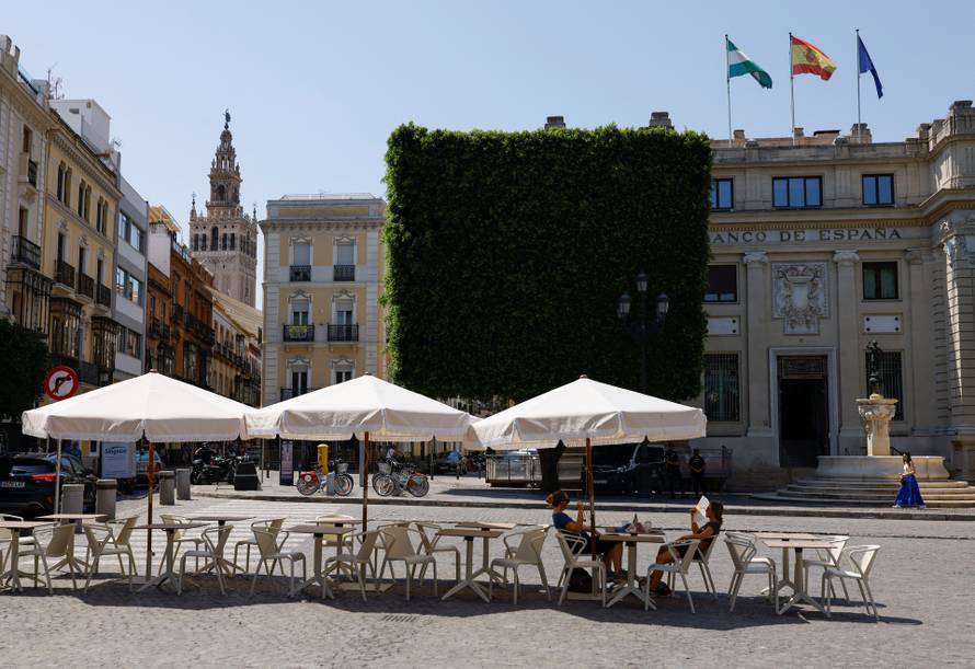 Spain faces first summer heatwave