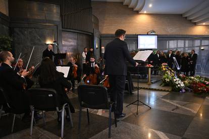 FOTO Kolege, obitelj i političari oprostili se od violinista Tonka Ninića na groblju Mirogoj...