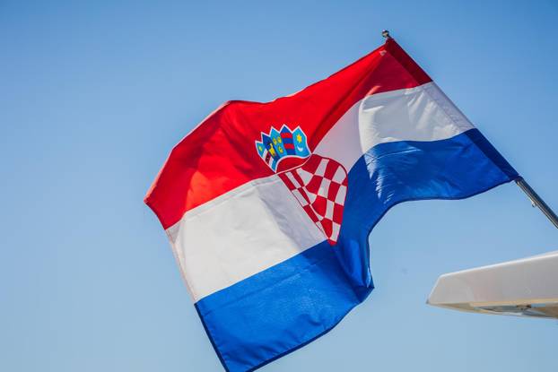 Zastave po Splitu povodom Dana državnosti