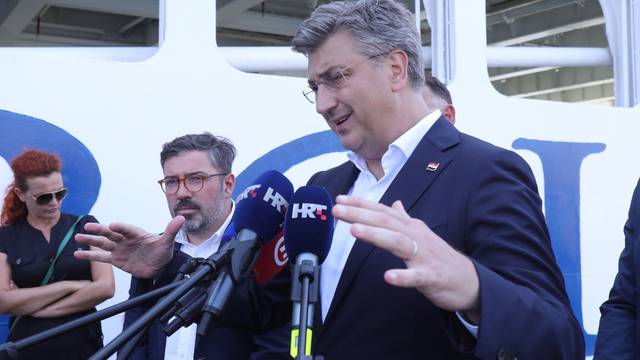Premijer Plenković na svečanom otvorenju  preuređenog lukobrana u Sućurju