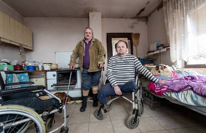 I tata i sin ostali bez obje noge: 'Trebaju nam novi krov i kolica'
