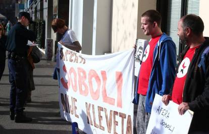 Afera Soboli: Desetak aktivista je prosvjedovalo ispred  HDZ-a 