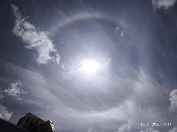 FOTO Pogledajte nevjerojatan 'halo efekt': 'Iznenadilo me je. Kao da je duga zagrlila Sunce'