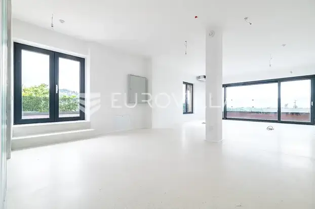 Zavirite u luksuzne kuće naših slavnih: Hauser uživa kraj Pule, Nina Badrić mir našla na Hvaru