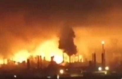 Jedna od najvećih rafinerija na svijetu u plamenu. Ukrajinci udarima zatvorili aerodrome