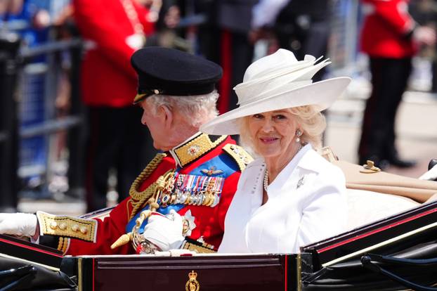 Kraljevska obitelj obilježava kraljev službeni ro?endan paradom Trooping the Colour