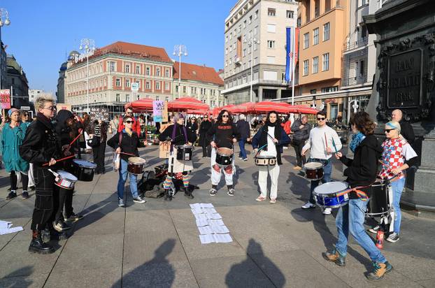 Zagreb: Muška molitva i popratni prosvjed na glavnom gradskom trgu